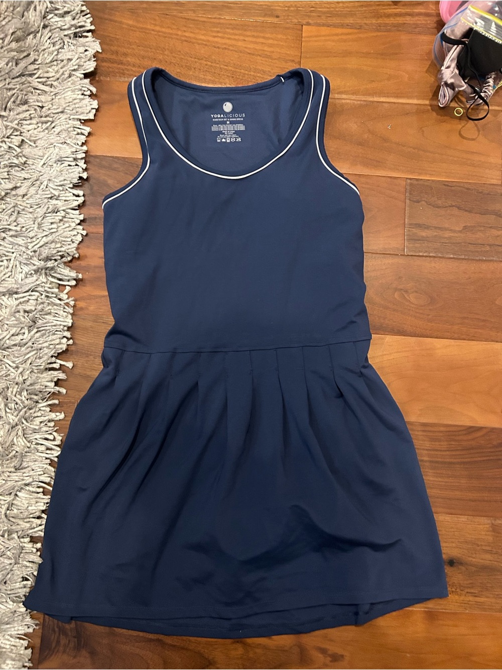 Navy Sleeveless Tennis Dress with White Piping yogalicious size medium